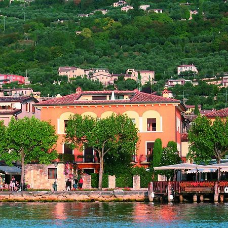 Casa Vacanza - Casa Del Padre Nascimbeni Torri Del Benaco Bagian luar foto