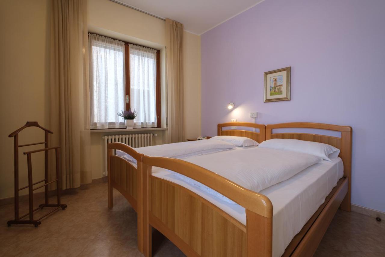 Casa Vacanza - Casa Del Padre Nascimbeni Torri Del Benaco Bagian luar foto