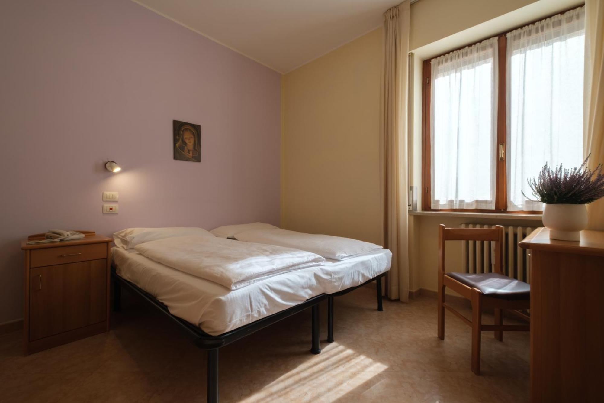 Casa Vacanza - Casa Del Padre Nascimbeni Torri Del Benaco Bagian luar foto